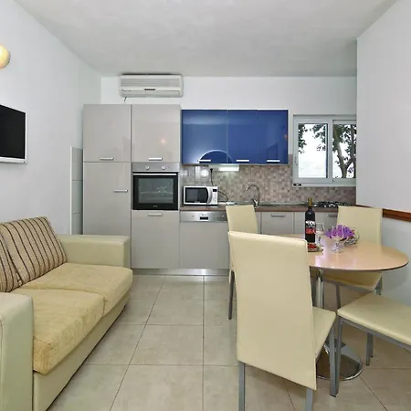 2 Bedroom Gorgeous In *