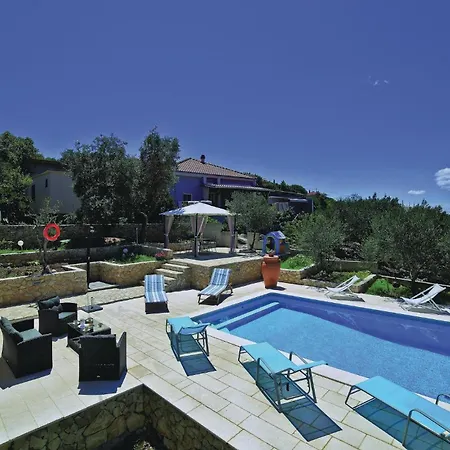 Apartment 2 Bedroom Gorgeous In