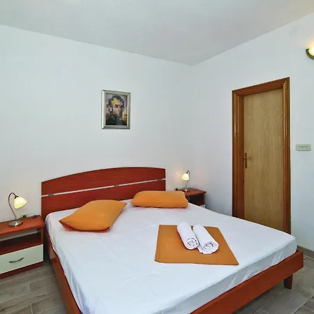 2 Bedroom Beautiful Apartment In Trogir Трогір