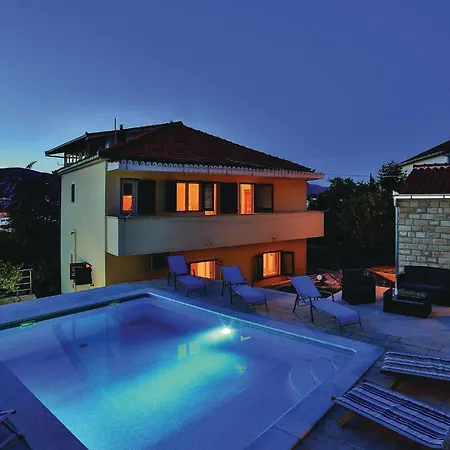 Appartement With Sea View 06 *