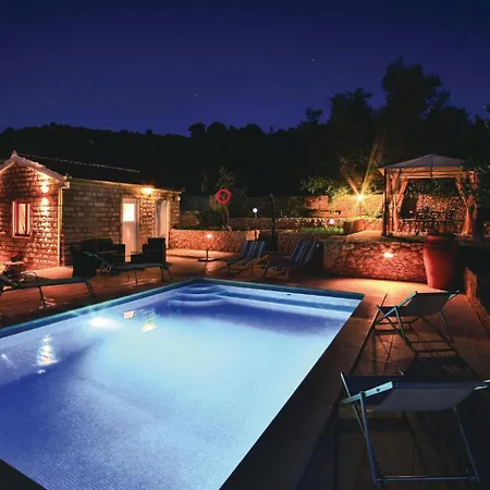 2 Bedroom Gorgeous In