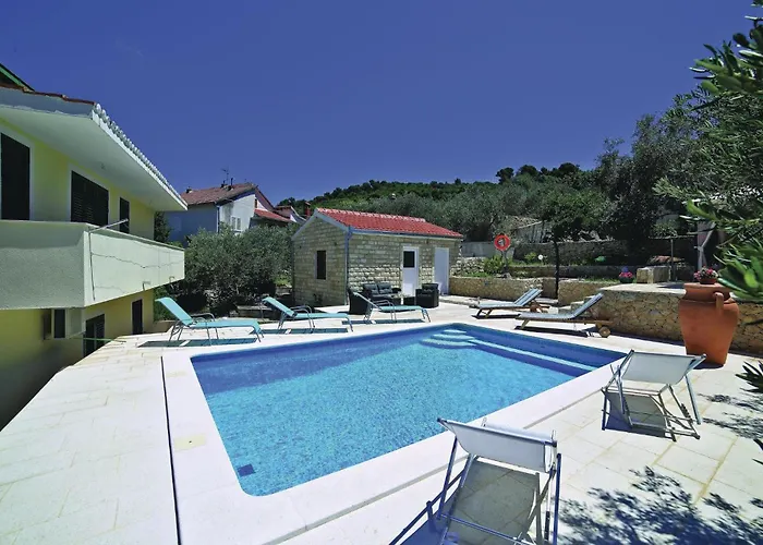 Апартаменты With Sea View 06 Трогир